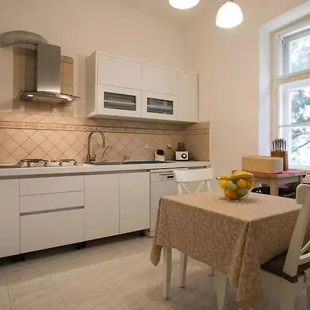 With A Parking Space - 14565 풀라